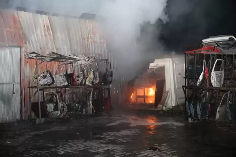 Hatay'da Oto Yedek Parça Işletmesinde çıkan Yangın Söndürüldü