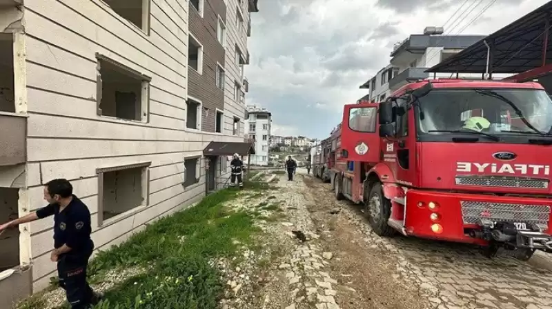 Hatay'da Metruk Binada çıkan Yangın Söndürüldü