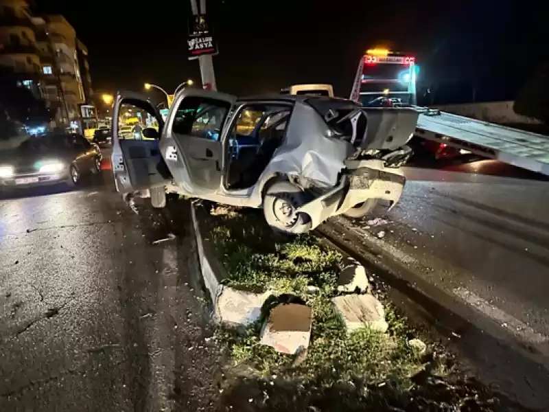 Hatay'daki Iki Otomobilin çarpışması Sonucu 4 Kişi Yaralandı