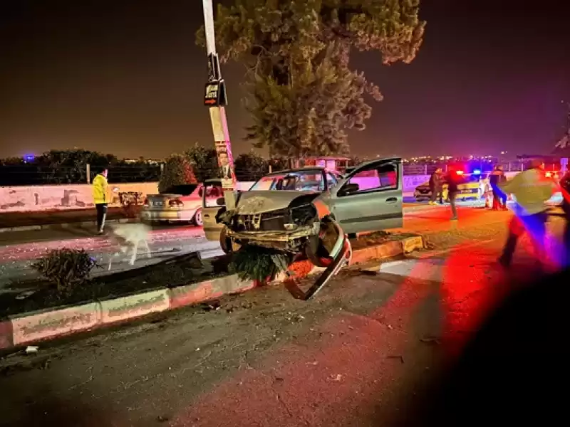 Hatay'daki Iki Otomobilin çarpışması Sonucu 4 Kişi Yaralandı