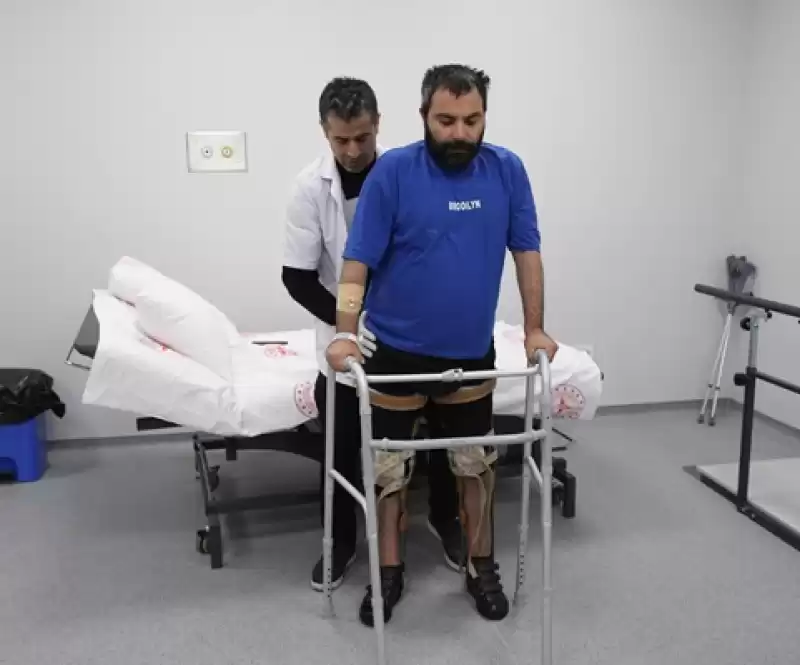 Hatay'da Depremlerde Yaralananlar Fizik Tedaviyle Ayağa Kalkmaya çalışıyor