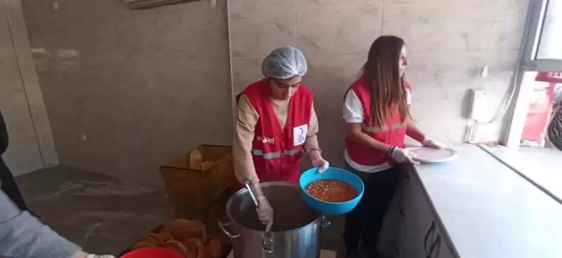 İskenderun'da Kızılay'dan 2 Bin Kişiye Yemek