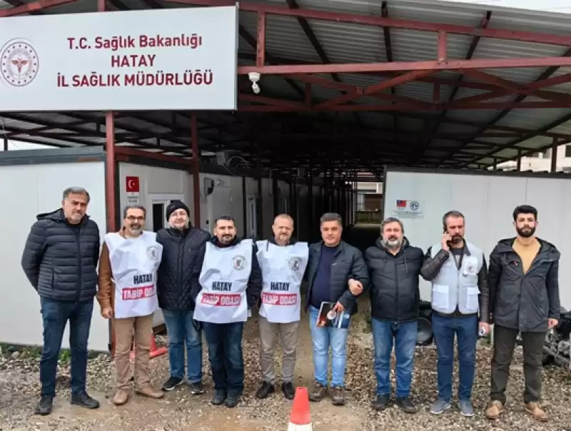 Deprem Bölgesinde çalışan Sağlık çalışanları Can çekişiyor