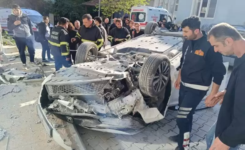 Hatay'da Devrilen Otomobildeki 2 Kişi Yaralandı