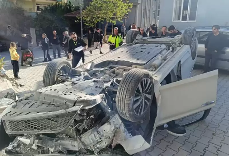 Hatay'da Devrilen Otomobildeki 2 Kişi Yaralandı