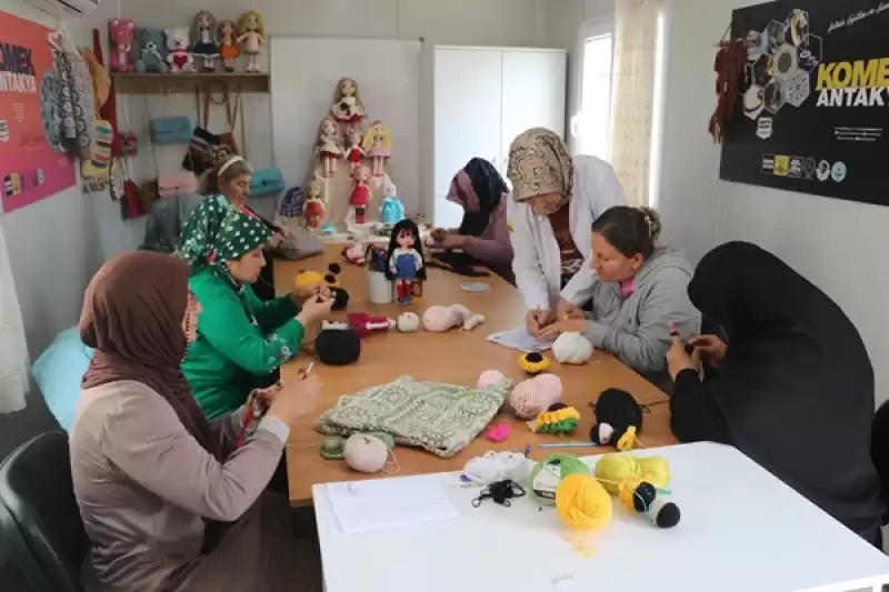 Hatay'da Konteyner Kente Açılan Atölye, Kadınları Meslekle Tanıştırıyor