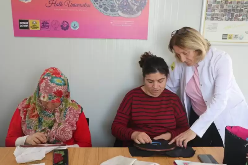 Hatay'da Konteyner Kente Açılan Atölye, Kadınları Meslekle Tanıştırıyor