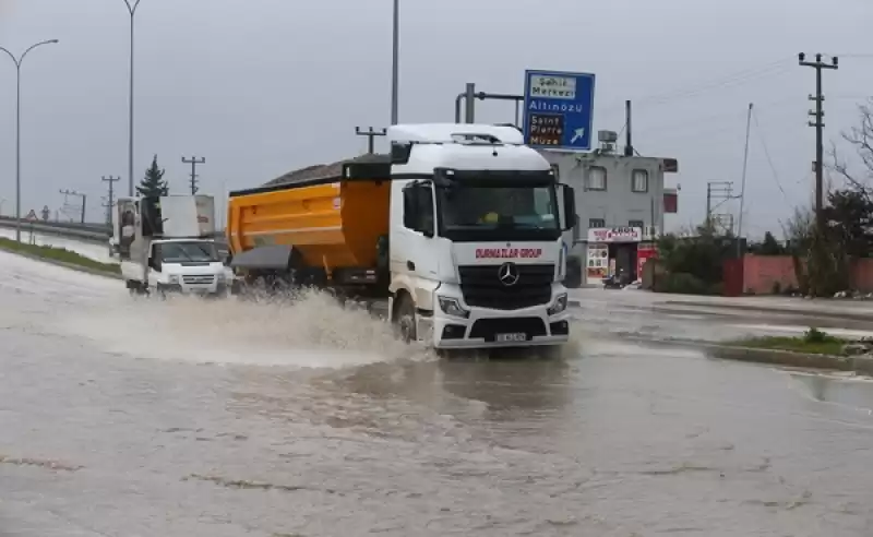 Hatay'da şiddetli Rüzgar Ve Yağış Etkili Oldu 