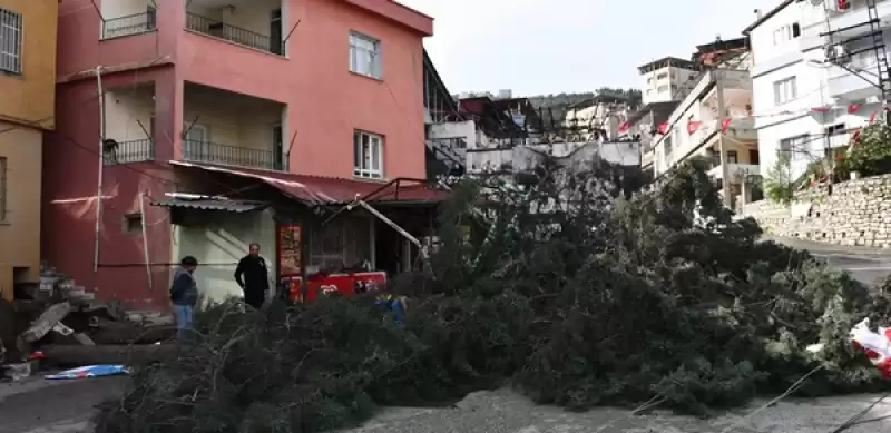 Hatay'da şiddetli Rüzgar Etkili Oldu