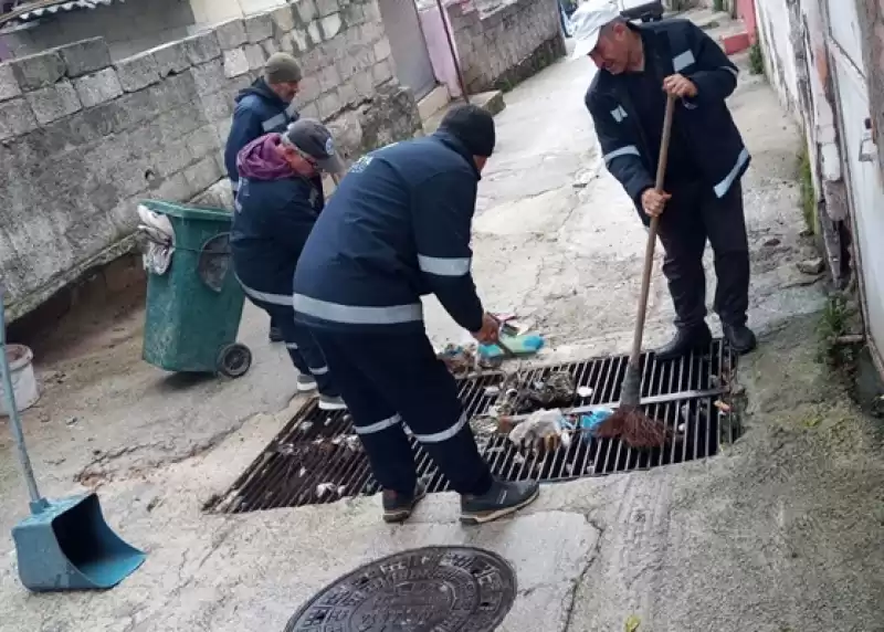Antakya Belediyesi Ekipleri Sel Sonrası Kapsamlı Temizlik çalışmasıyla Vatandaşının Yanında