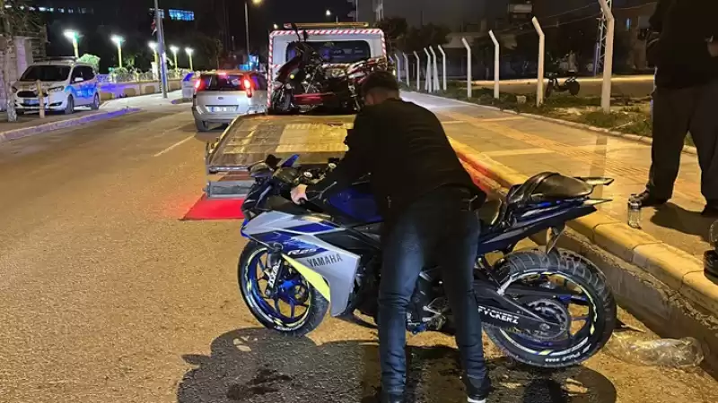 Hatay'da Hafif Ticari Araçla Motosikletin çarpışması Sonucu 2 Kişi Yaralandı