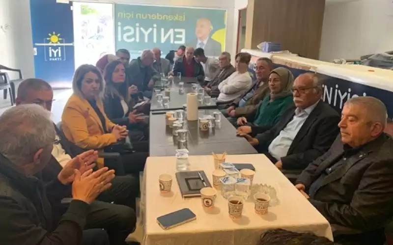 İskenderun Bayır Bucak Türkmenleri Derneği Başkanı Garip Şandır Nazmi Ceylan'a Başarılar Diledi.