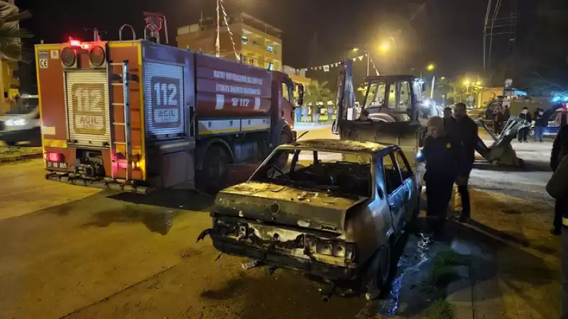 Hatay'da Akaryakıt Istasyonundaki Otomobilde çıkan Yangında 2 Kişi Yaralandı