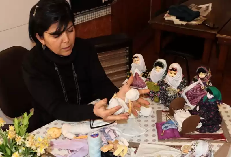 Konteynerde Bez Bebek Sanatını Yaşatmaya çalışıyor