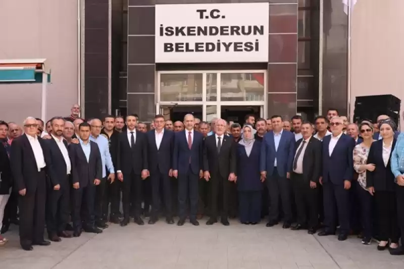 Sandıktan Zaferle çıkan İskenderun Belediye Başkanı Dönmez Mazbatasını Aldı 