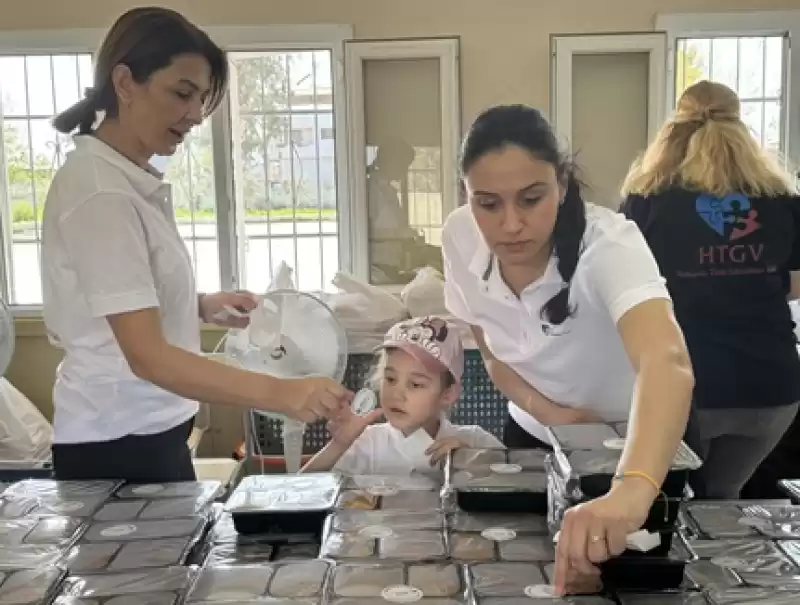 Depremzede Kadınların Hazırladığı Iftarlıklar, Konteyner Kentlerdeki Sofralara Ulaşıyor