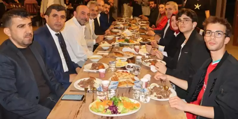 Medeniyetler Korosunda Geleneksel Kadir Gecesi Iftarı