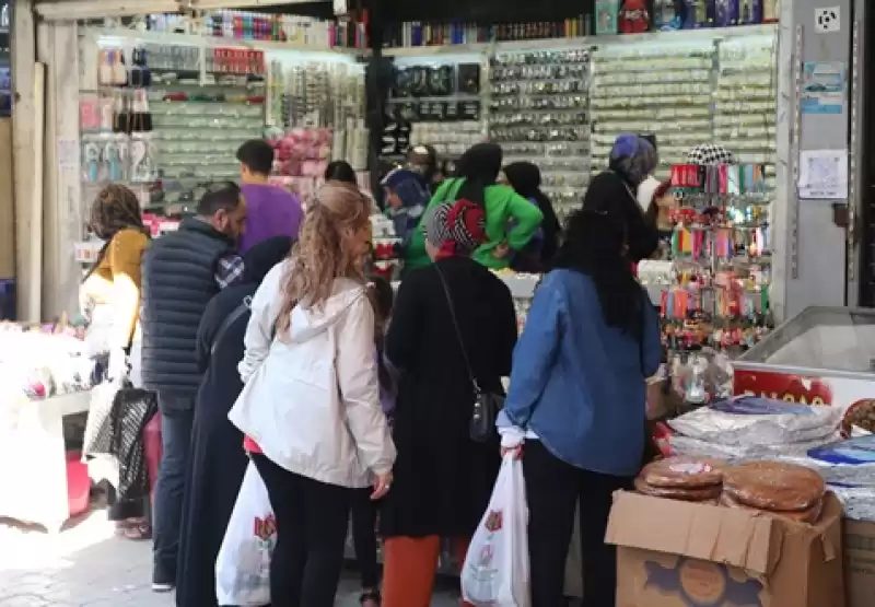 Hatay'da Tarihi Uzun Çarşı'da Ramazan Bayramı Yoğunluğu