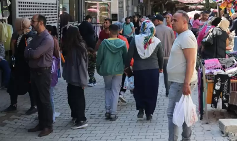 Hatay'da Tarihi Uzun Çarşı'da Ramazan Bayramı Yoğunluğu