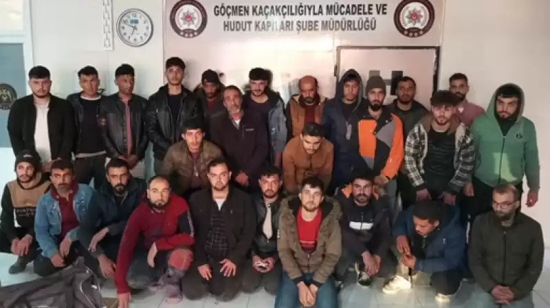Hatay'da 26 Düzensiz Göçmen Yakalandı, 2 Göçmen Kaçakçısı Tutuklandı