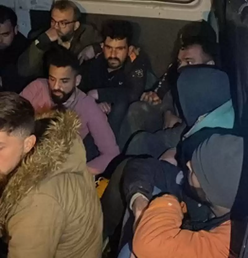Hatay'da 26 Düzensiz Göçmen Yakalandı, 2 Göçmen Kaçakçısı Tutuklandı