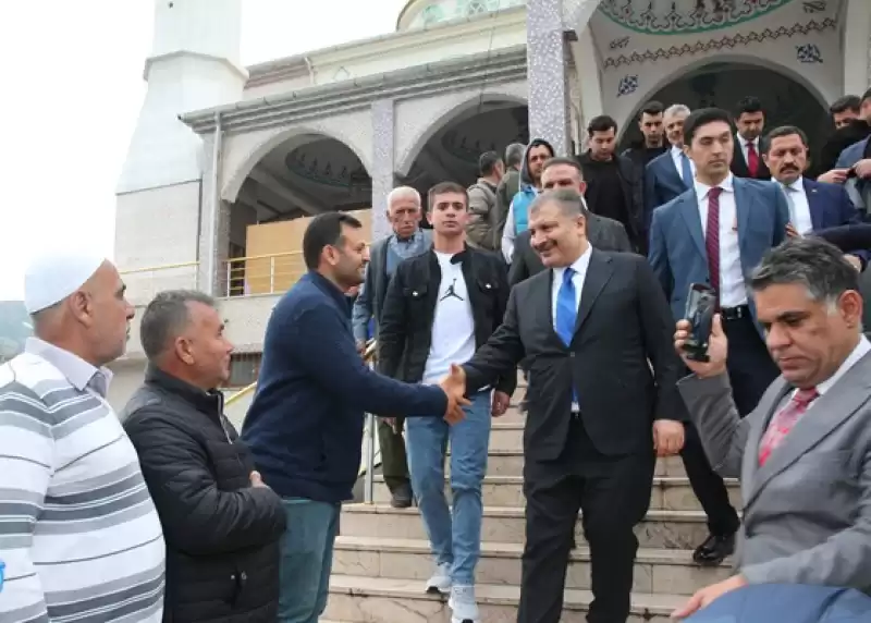 Sağlık Bakanı Koca, Bayram Namazını Hatay'da Kıldı