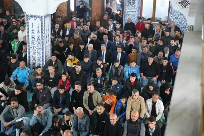 Sağlık Bakanı Koca, Bayram Namazını Hatay'da Kıldı