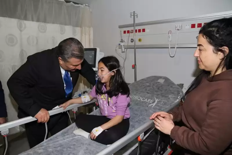 Sağlık Bakanı Koca Hatay'daki Hastanelerde Tedavi Görenleri Ziyaret Etti