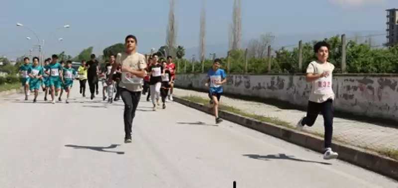 Dörtyol'da Kros Ve Uzun Atlama Yarışması Düzenlendi