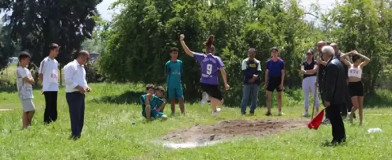 Dörtyol'da Kros Ve Uzun Atlama Yarışması Düzenlendi