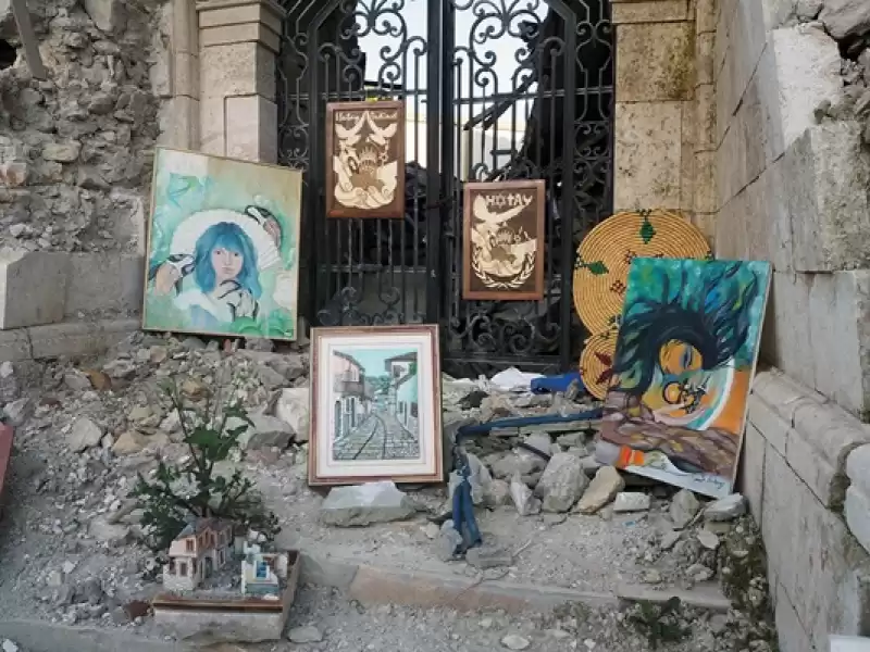 Antakyalı Sanatçılar Yıkıntıların üzerinde Dünya Sanat Gününü Kutladılar