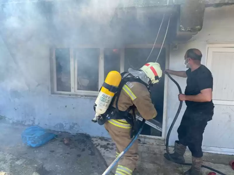 Hatay'da Tavuk çiftliği Deposunda çıkan Yangın Söndürüldü