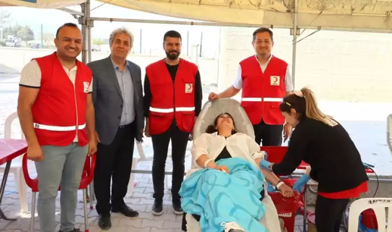 Depremzede Vatandaşlardan Kan Bağışına Ilgi