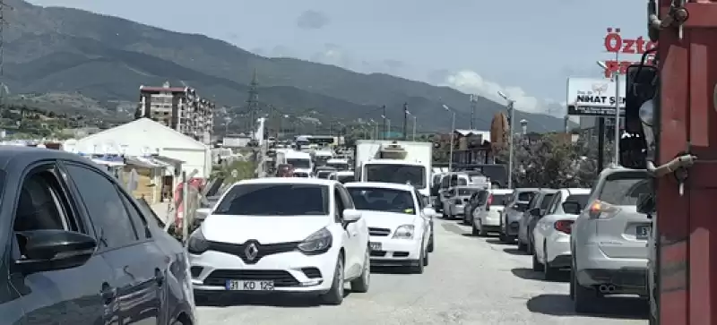 Hastane Kapısı önünde Yığılma Olunca Ambulans Içeri Giremedi!