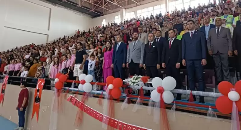23 Nisan Kutlamalarından Başkan Emrah Karaçay' A Sevgi Seli