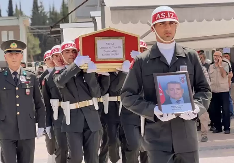 Hatay'da Hayatını Kaybeden Kıbrıs Gazisinin Cenazesi Toprağa Verildi
