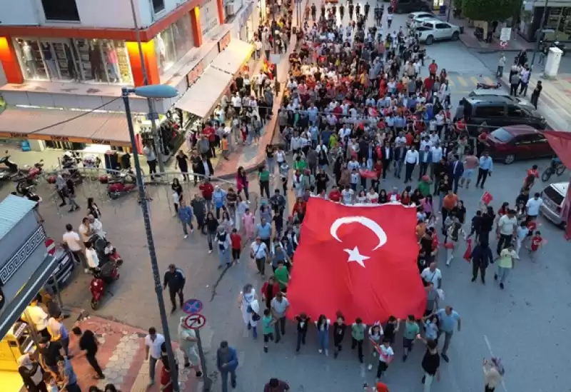 Hatay'da 23 Nisan Ulusal Egemenlik Ve Çocuk Bayramı Fener Alayıyla Kutlandı