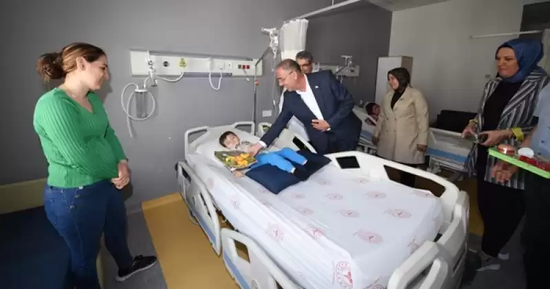 Başkan Yapar, 23 Nisan’da Hasta çocukları Unutmadı