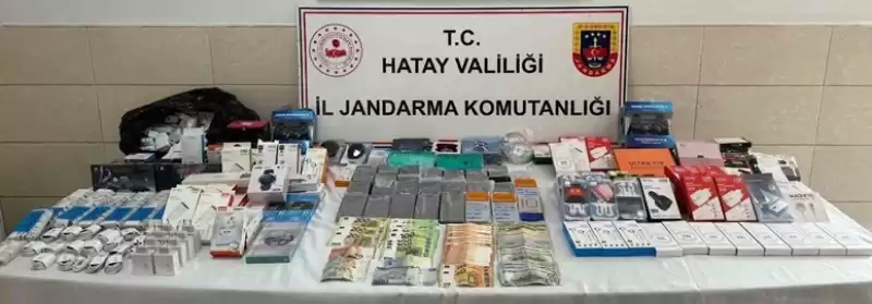 Evde Yapılan Aramada Gümrük Kaçağı Eloktronik Cihazlar Ele Geçirildi