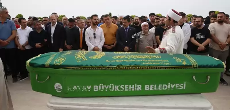 Hatay'da Cami önünde Silahlı Saldırı Sonucu öldürülen Imamın Cenazesi Toprağa Verildi