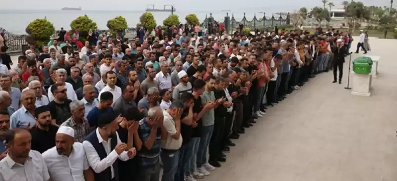 Hatay'da Cami önünde Silahlı Saldırı Sonucu öldürülen Imamın Cenazesi Toprağa Verildi