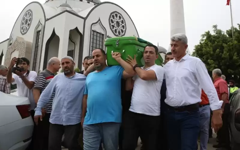 Hatay'da Cami önünde Silahlı Saldırı Sonucu öldürülen Imamın Cenazesi Toprağa Verildi