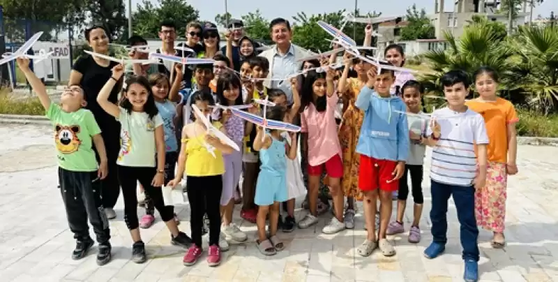 Hatay'da Depremzede çocuklar Model Uçak Etkinliğinde Eğlendi