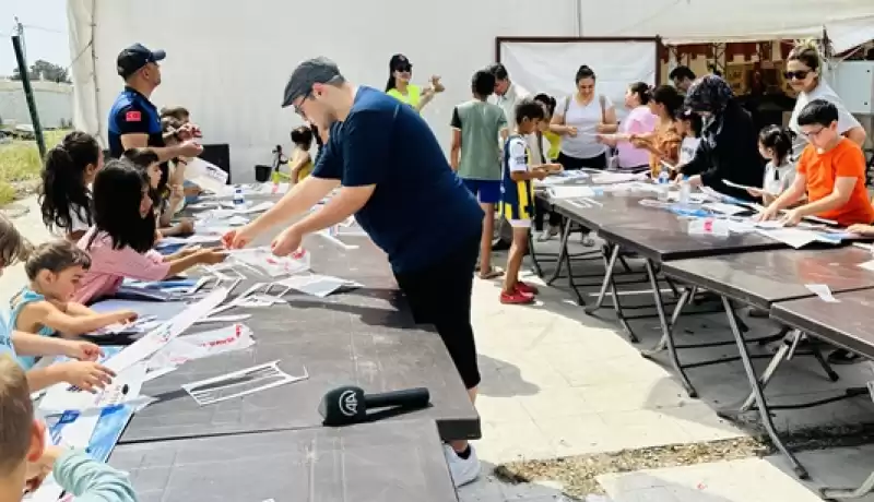 Hatay'da Depremzede çocuklar Model Uçak Etkinliğinde Eğlendi