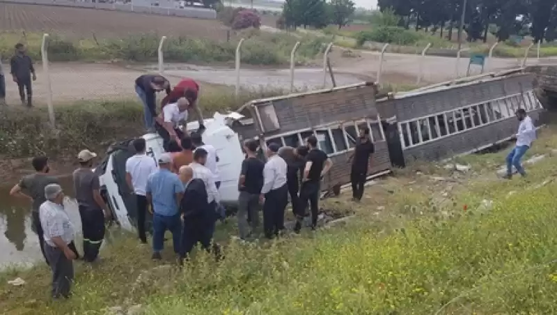 Sıfır Araçları Taşıyan Araç Su Kanalına Düştü!
