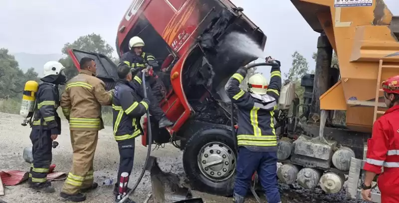 Hatay'da Hafriyat Yüklü Kamyonda çıkan Yangın Söndürüldü 