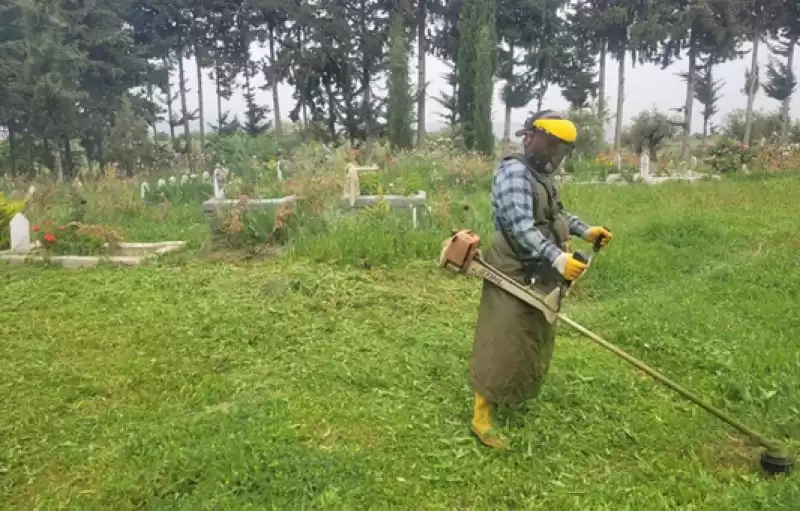 HBB Tüm Ilçelerde Mezarlık Temizliği Yapıyor