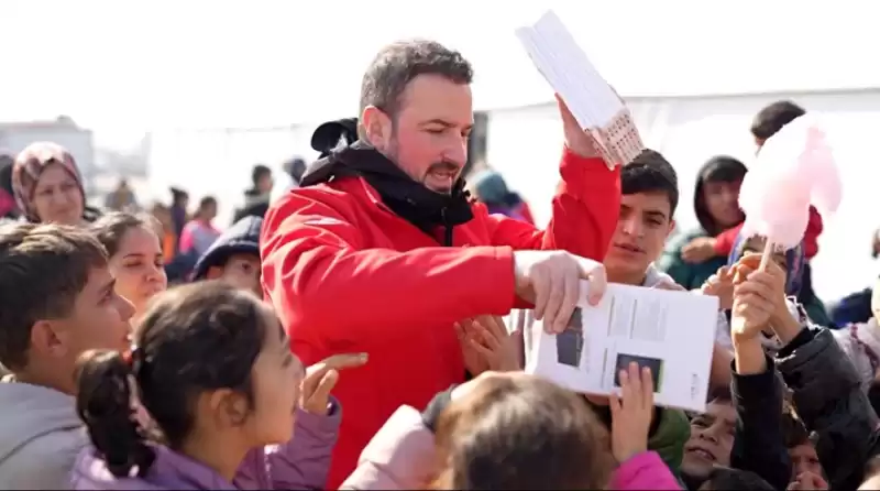 RS Otomotiv Depremzede çocuklara Hediye Dağıttı