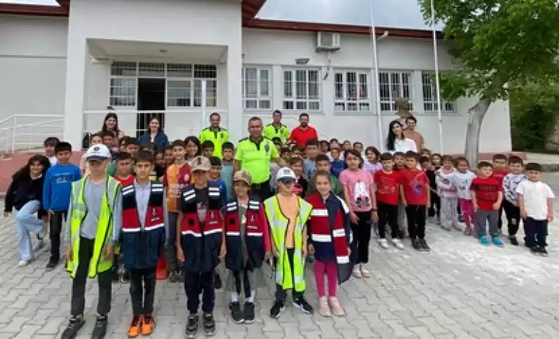 Samandağ'da Polis Ekipleri, öğrencilere Trafik Eğitimi Verdi