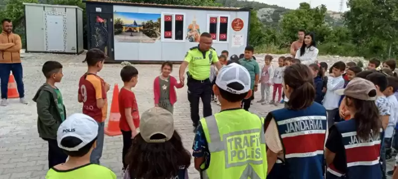 Samandağ'da Polis Ekipleri, öğrencilere Trafik Eğitimi Verdi